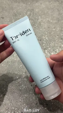 torriden dive in cream 💦  mind the tissue left on my hand 😭 thats my bad yall ⭐️ #torriden #diveincream #kbeauty #skincare #makeup #baoluv @TORRIDEN US 