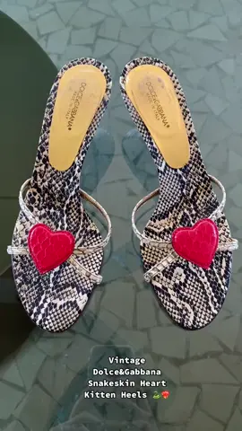 Vintage Dolce & Gabbana Snakeskin Heart Heels  #vintageheels #designerheels #kittenheels #vintagedolcegabbana #dolcegabbanaheels #sourcing #y2kheels 