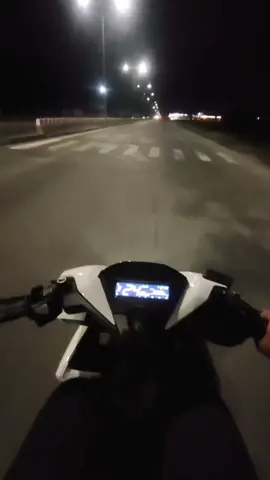 đi dạo đêm 1 mik nó z đó #xuhuongtiktok #varioclickvietnam #62la #xuhuong 