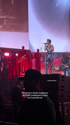 From Shania to then playing a SECOND unreleased song had my heart was pumping out of my chest 😂😂  #harrystyles  #coachella #harrychella #coachella2022 #latenightalking #fyp 