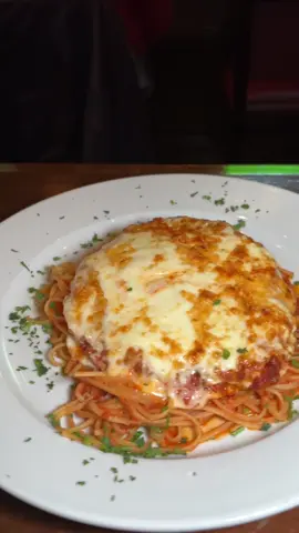 You want a Sunday kind of love? We want our Hearty Veal Parmesan to end the week off right! 🍝 #vealparm #parm #vealparmesan #vealparmigiana #parmigiana #parmigiano #vealcutlet #spaghetti #italianrestaurant #italianstyle #italiansdoitbetter #italianfood #italiano #queensnyc 