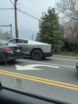 Spotted in the wild hours after seeing @saraaaaa’s video 🙃 Ma’am, you are an Old Greenwich soccer mom, why do you need a cybertruck? #cybertruck #teslacybertruck #elonmusk #oldgreenwich #riversidect #greenwich 