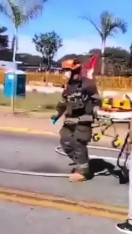 Had to roll on this trend #fallingoffstretcher #stretcher #trend #presenter 