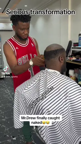 Mr.Drew finally caught naked fixing his hair in 30seconds 😂😂✌️ #trendingghanatiktok🇬🇭🇬🇭🇬🇭 #fypシ #ghanafuodotcom #ghanaukticktokers🇬🇭🇬🇧 #fyp 