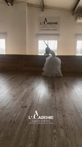 River flows in moove 🤍🩰 #dance #piano #ballerina #dancing #motion 