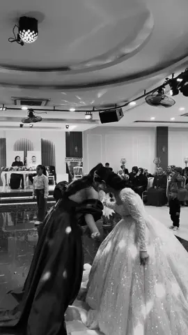 sizce biz ablamla düğünde bütün düşmanları çatlatmışmıyızdır?? #fyp #fypシ゚viral #kesfet #ablakardeş #düğün #düğünümüzvar #kesfetteyiz #kesfet #kızkardeş #gelininkızkardeşi #baldız #halay #wedding 