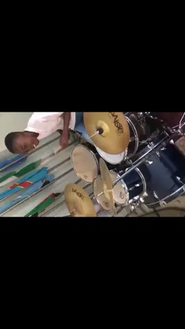 We catch them young 🔥🔥🔥🔥🔥🔥🔥🔥 Good upconing drumist at the age 14 @sabelapockets @PocketBully @Sabu Satsha #SAMA28 #Drumist #gospelvideos #jamming #drums 