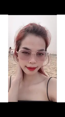 Chiếc kính khắc phục được cả lúc trời tối và sáng #kínhmắt #kínhđoimau #kinhdoimau #xuhuong 