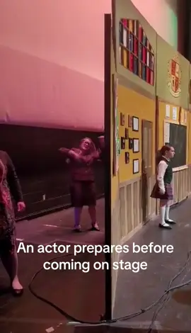 If you ever wanted to know what happens backstage at a show, it’s this #schoolofrock #musicaltheatre #musical #livetheatre 
