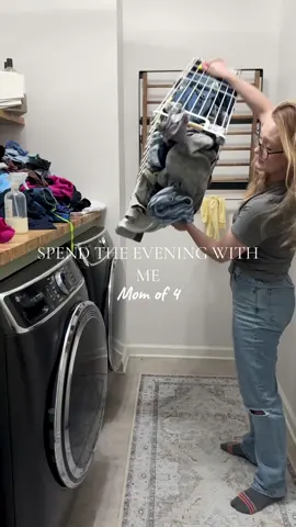 I can’t be the only one that has an oven pan. 😂😂 Also, donuts are the optimal workout fuel. You can’t tell me otherwise. 🏋🏼‍♀️  #clean #cleanwithme #cleaningmotivation #closingshift #cleaning #sundayreset #eveningroutine #momlife  @Liquid I.V. @Alani Nutrition @Clorox @OxiClean @Dawndishsoapofficial @Dunkin' 