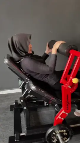 Biar glutes nya lebih berisi 🍑#glutesworkout #gymgirlsoftiktok #bodygoal #workout 