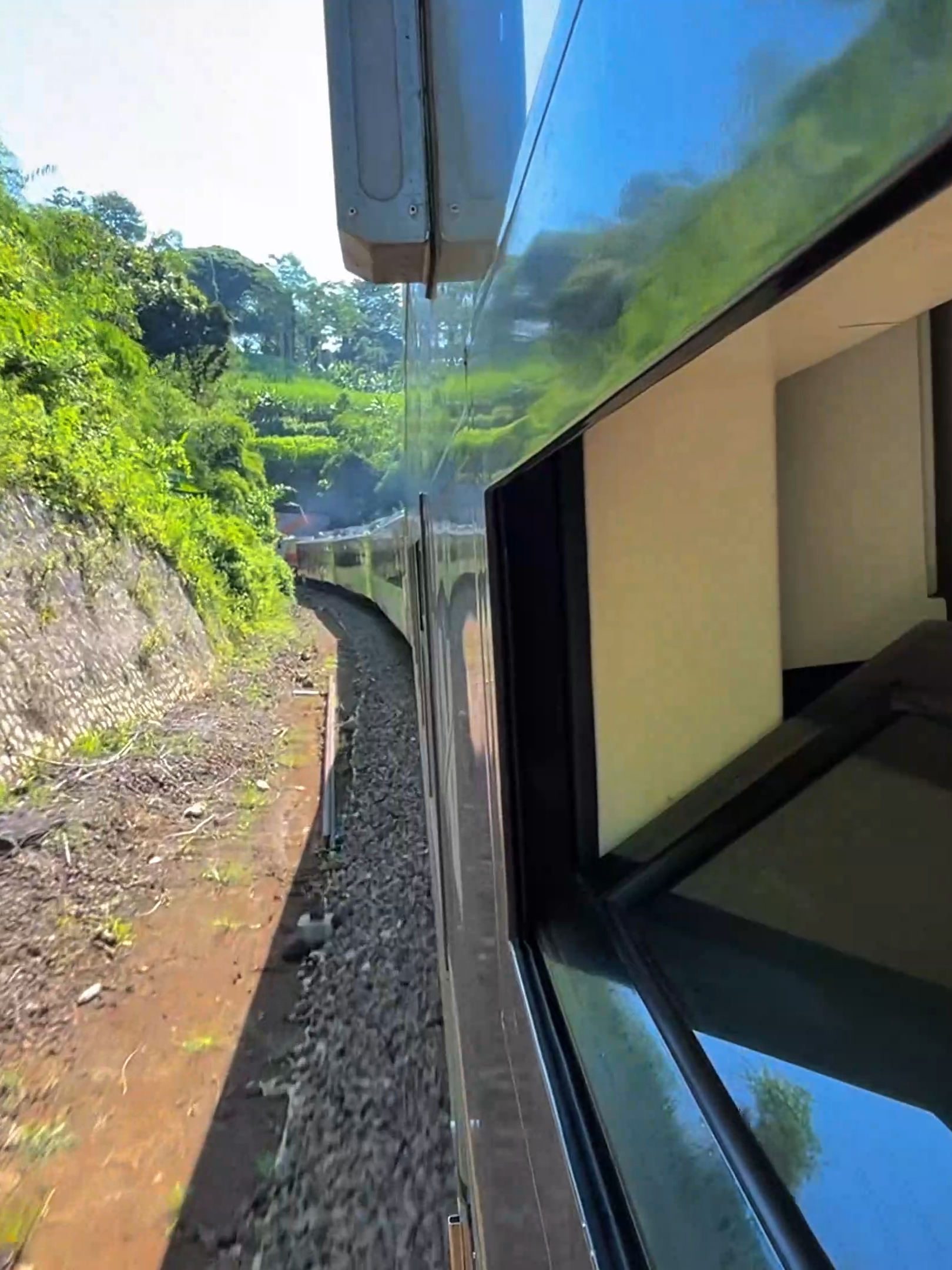 toilet ride dari jembatan lahor hingga keluar terowongan karang kates 2. [warning: do with your own risk] #toiletride #keretaapi #keretaapiindonesia #keretamajapahit #majapahit #ekonominewgeneration #jembatanlahor #terowongankarangkates #fyp #viral #toiletridekeretaapi #keretaapikita