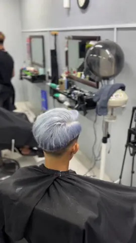 Light ash grey mari lagi 🤟🏻 #fypシ゚viral #barbermalaysia #situkanggunting #penang #jrlclippers #ashgrey #haircolor 