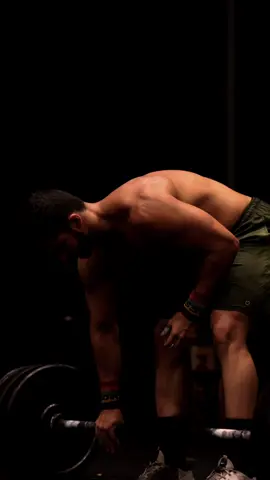Complex de Clean & Jerk 🏋️‍♂️ Registro de uma 2º sessão à noite, no escuro e no canto da sala para não atrapalhar a aula… E mesmo assim ficou top! 🔥 #crossfit #crossfitathlete #crossfitbrasil #workout #workhard #Fitness #strengh #cleanjerk 