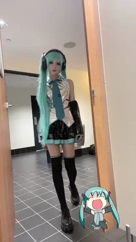 double post wow im crazy . im crazy hiii obligatory con bathroom video 👋🌹 #hatsunemiku #hatsunemikucosplay #vocaloid #vocaloidcosplay #miku #mikucosplay 