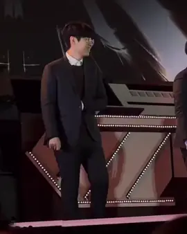 Ôn lại kỉ niệm thôi =)) Điệu nhảy làng lá mà nó khác lắm 🤣 cre: maeng_goo_stone  #t1 #t1zeus #zeus 