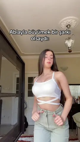 Kimler ablasıyla büyüdü