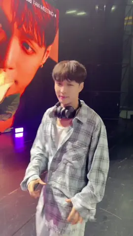 K-I-S-S-I-N-G 🔮 #Psychic 