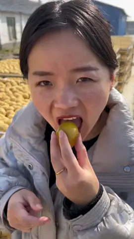 Eggs fermentedin herbs #mukbang #asmr #eatingwithhands #eatingshow #kwai #eggs 