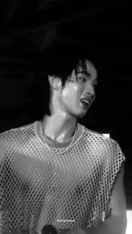 อยากกำพร้าแม่มากเลยมั้ง @honghong  #hongshihoshi #ฮงพิเชฐพงศ์ #hong_lykn #LYKN #SUPERFLUIDxLYKN #RangnamWaterStreetbySUPERFLUID