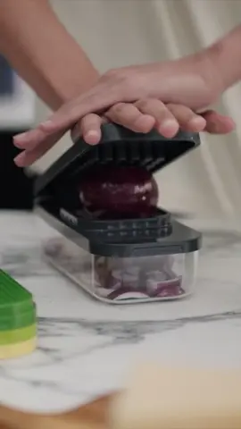 Experience the joy of hassle-free food prep. Slice, dice, and grate with ease! 🧅🧀 #josephjoseph #vegetablechopper #onionchopper #chopper #grater #slicer #kitchenfinds #tiktokmademebuyit #kitchengadgets #cooking Viral onion chopper Cooking gadgets Kitchen tools