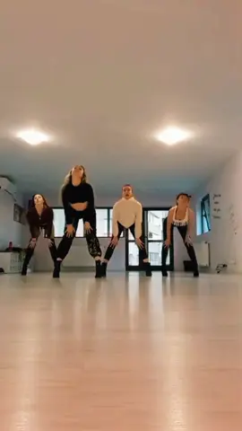 Ever dreamed to be a  pussycat doll?? #joinus @Adicto Dance Studio #tuesday #heels #class #romania #foryoupage 