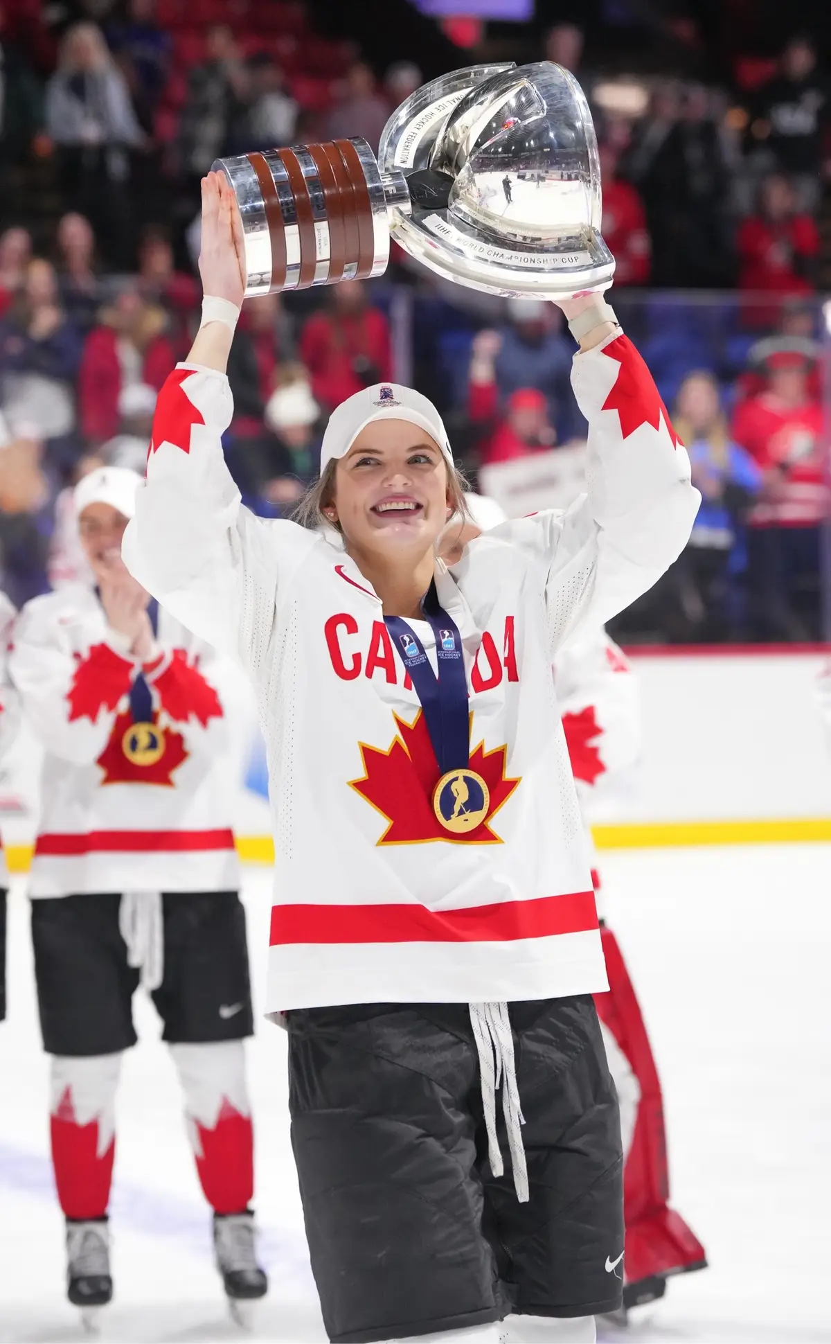 Golden moments! / Des moments en or! 🥇 #WomensWorlds #MondialFéminin #hockeytok #hockeycanada #teamcanada #womenshockey 