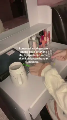 Mungkin sekarang bahagia ku perlu bantuan obat, but that’s okay for me. at least semuanya terasa lebih tenang. #fyp #fypage #fypシ #anxiety #depresion #anxietydisorder #bipolar #skizofrenia #obat #katakata #quotes #MentalHealth #sakit #psikiater #masukberanda #masukberanda 
