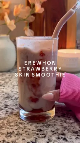 ok i get the hype now … 😍🤤 #smoothie #smoothierecipe #erewhon #erewhonsmoothie #haileybieber #haileybiebersmoothierecipe #haileybiebersmoothiereview #healthysmoothierecipe #asmr #satisfying #strawberrysmoothie #strawberry #skinsmoothie #skincare #glowingskincare #smoothietok 