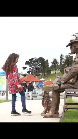 Statue prank #fyp #foryou #funny #statue #scared #Running #littlekid 
