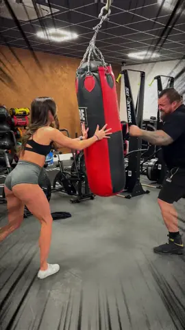 Time to bring in the big guns💪🏻 #eddiehal #punchingbag #boxing #funny #bryceadams #nisamedia 