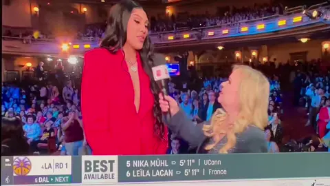 “I had a goal to be here tonight and give my family a better life,” Kamilla Cardoso says after she was the third overall pick in the #WNBA  Draft. “So I’m just so thankful that I was able to be here.”  #brazil #southcarolina #womensbasketball #womenssports #latinas #basketball  #WNBADraft  🇧🇷 🎥 @espn