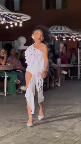 Recordemos la pasarela en la competencia en traje de baño de nuestra Mini Turismo #miranda ✨ #competenciaentrajedebaño #concursosdebelleza #pasarela #miss #Viral #vyp