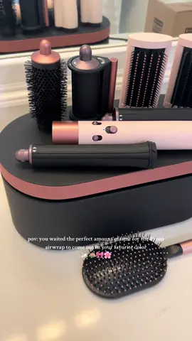 unboxing my first dyson airwrap in limited edition!! ੈ✩‧₊˚🩷🥹 #dysonairwrap #dyson #pinkdyson #rosegold #ceramicpink #barbie #pink #unboxing #unboxingdyson #dysonairwrapunboxing #pinkdysonairwrap #hairstyling #dysonhair #hair 
