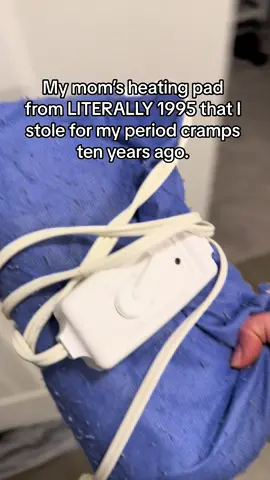Sorry ma, they just don’t make ‘em like they used to. #thefemaleflow #periodcramps #heatingpad #the90s 