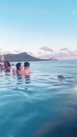 @Sheraton Waikiki Beach Resort #sheratonwaikiki #oahu #oahuwedding #hawaiiresort #bestresorts #luxuryresort #travel #luxuryvacation 