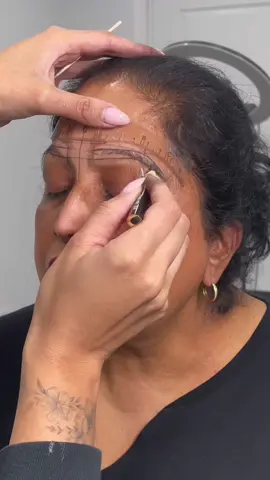 Show my mama some loveeee! ❤️ #eyebrows #pmuartists #brows #browshaping #browshaping #browtransformation #browshape #microblading #pmutraining 