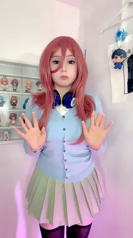 I still don’t understand what the song says 😀 but the dance is fun 🗣️ #mikunakanocosplay #mikunakano #thequintessentialquintuplets 