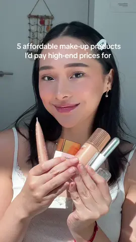 5 affordable make-up products I would pay high-end prices for! @MCoBeauty is an amazing luxe-for-less Australian make-up brand out there and all their products are all available at Chemist Warehouse, Woolworths, BIG W and MCoBeauty.com 💞 Products used: MCoBeauty Flawless Glow Luminous Skin Filter – AUD $35 MCoBeauty Super Glow Bronzing Drops – AUD $32 MCoBeauty Highlight & Glow Beauty Wand – AUD $29 MCoBeauty XtendLash Tubular Mascara – AUD $28 MCoBeauty Hot Lip Plump - AUD$16   #Ad #luxeforless