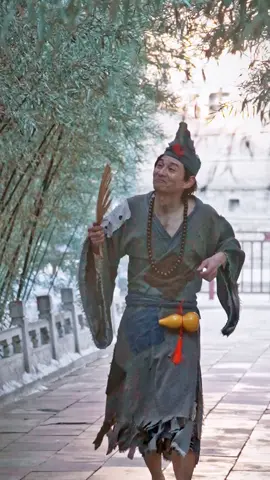 济公活佛说：不用在意别人指指点点，人永远活给自己看。 #人生感悟 #济公活佛 #正能量 #生活语录 #激励人生 