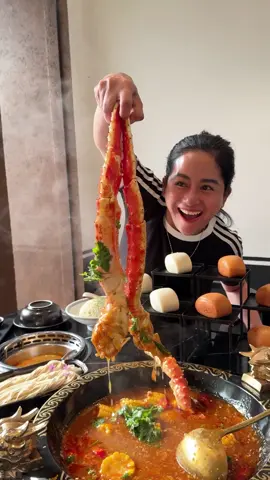 Makan Alaskan King Crab Hot Pot yang katanya bisa ngabisin bugdt gaji UMR Jakarta di Chong Qing Hot Pot Hangtuah - Jakarta #faridanurhan #awurawuremplok #fyp #foryourpage #serunyaditiktok #MenuViral #SerunyaKuliner #yukkulinerbareng 