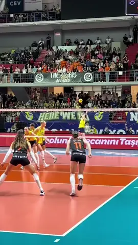 @Penivo Voleybol ile #düet #penivoleybol #gizemörge #fileninsultanları #voleyboll🏐🏐 #keşfet #fyp #volleyball #edaerdem #deryacebecioğlu #zehragunes #ebrarkarakurt #handebaladin #elifşahin #ilkinaydın #vargas #melisavargas #meryemboz #cansuözbay 