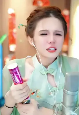谁！到底是谁买的礼炮！ 这礼炮也太“秀”了！😂😂 #小银酱 #小银酱qaq #直播录屏分享 