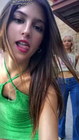 When you have the student urge to just dance 🤸🏻🤸🏼‍♂️🤸🏻‍♀️