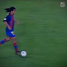 Ronaldinho's first goal for Barca 💀🔥 #CapCut #ronaldinho #fcbarcelona #brazil🇧🇷 #football #footballtiktok #footballedit #theartofpowershot #powershot #golazo 