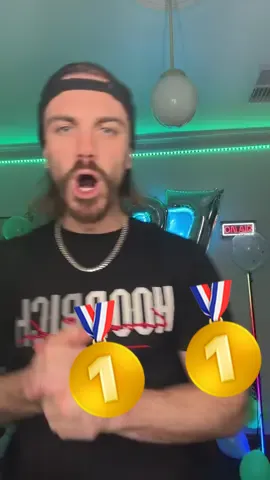 WE DID IT! Daily NO.1 on my birthday! 🥇 I’m absolutely speechless, I didn’t know this is gonna happen! 💚 so thankful for all you guys, and what you do for us every every single day!! we would not be where we are without you so thank you 💚🙌🏼🏅 #ranks #australia 