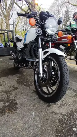 Yamaha RD350 #fyp #twostroke #foryou #foryoupage #pourtoi #reels #retrosuperbikes #classic #viral #trending 