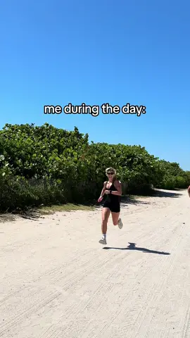 not me running past them so they dont judge me #Running #Fitness #cheatmeal #cheatday #runnerstiktok #miami #musclebeach #health #kfc #fastfood 
