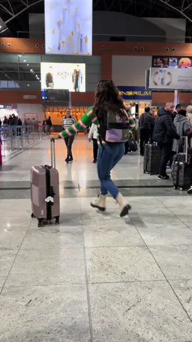 ✈️🤣✈️🤣✈️  #airport #dance #fun 
