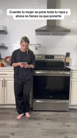 Cuando tu mujer se pone toda tu ropa y ahora no tienes na que ponerte 😂😂😂😂 @carmenluvana 
